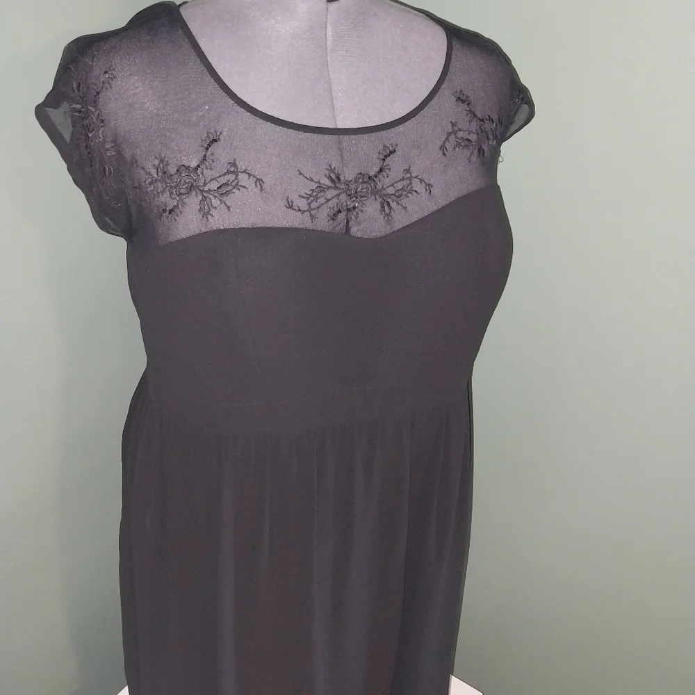 Torrid Floral Mesh Embroidered Illusion Special Occasion Dress- Size 26 - Picture 2 of 6